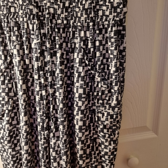 New York & Company black and white  patterned jumpsuit Size M - Picture 4 of 10